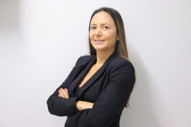 Diretora Administrativa e Financeira - Adriana Martins de Lucena